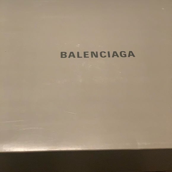 I’m selling some balenciaga shoes - Picture 1 of 6